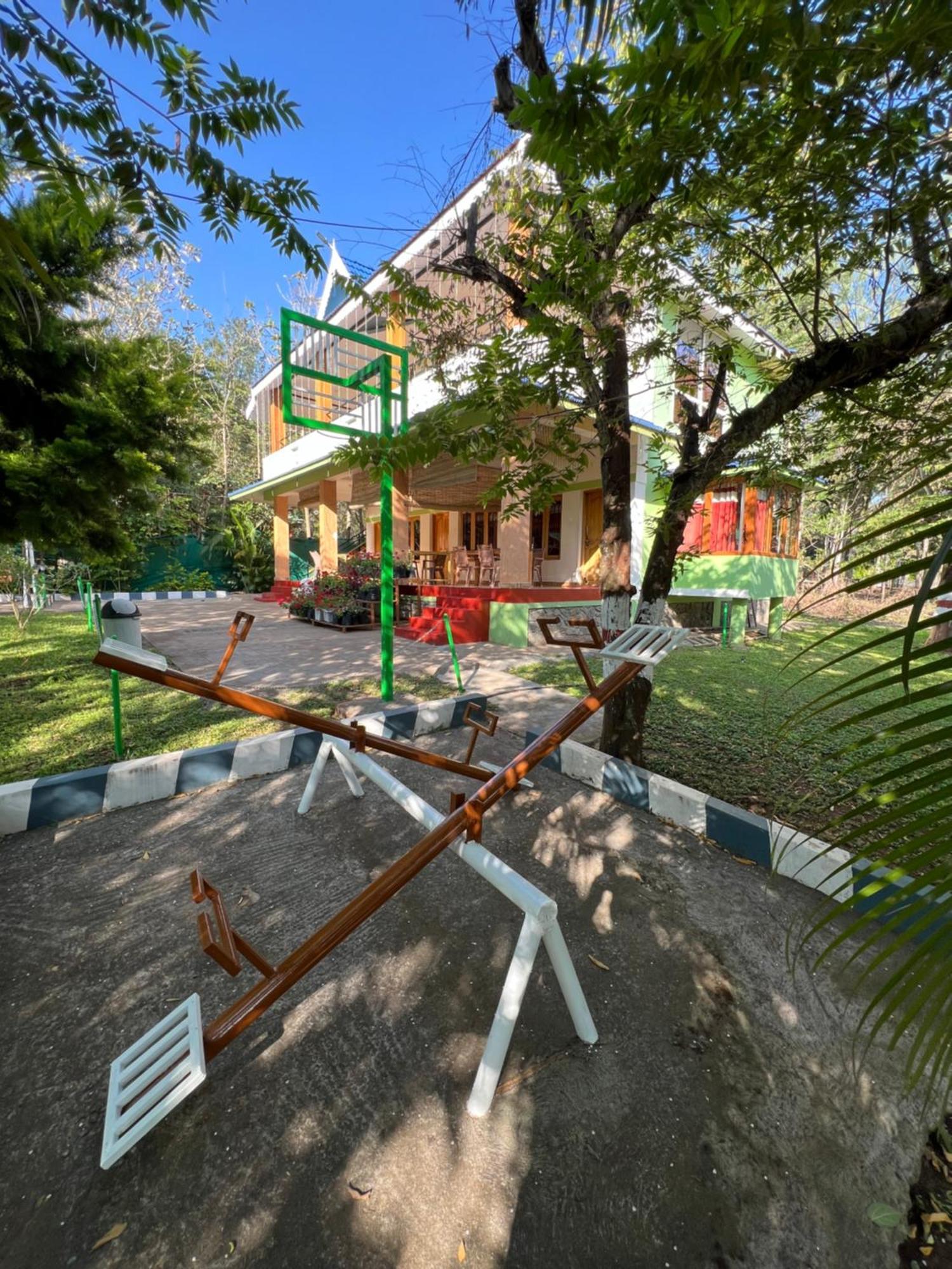 The Midway Jungle Resort Masinagudi Exteriör bild